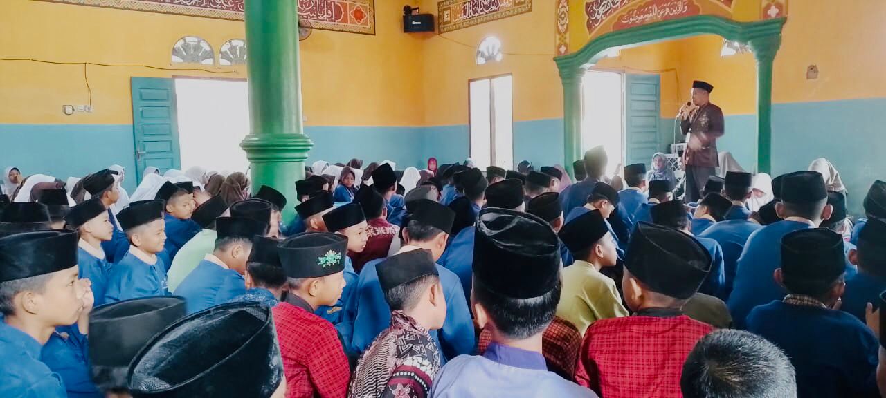 Yasinan Rutin Jumat Pagi: Penguatan Spiritual dan Kebersamaan di MTsN 2 Muaro Jambi