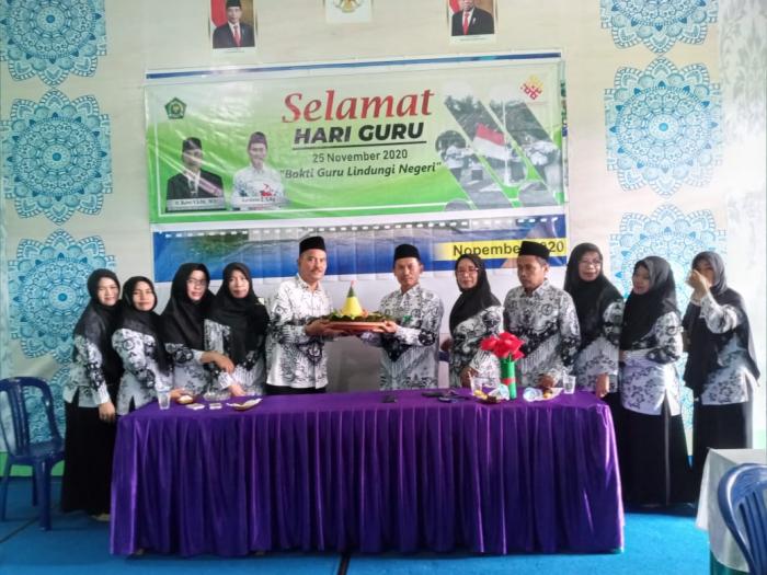 GURUKU SAYANG HONORKU MALANG