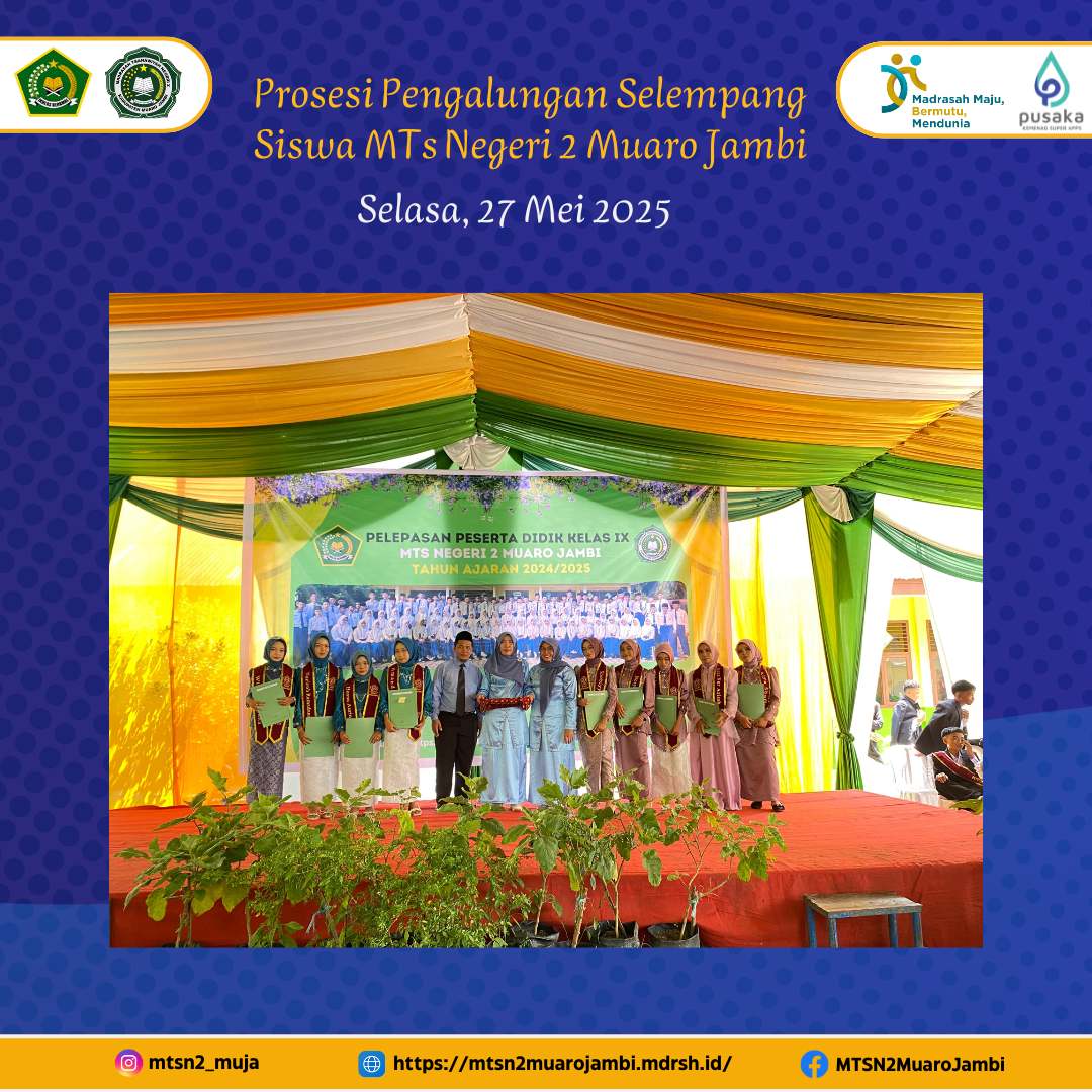 Prosesi Penyerahan Ijazah Simbolis Pada Pelepasan Siswa Kelas IX MTsN 2 Muaro Jambi