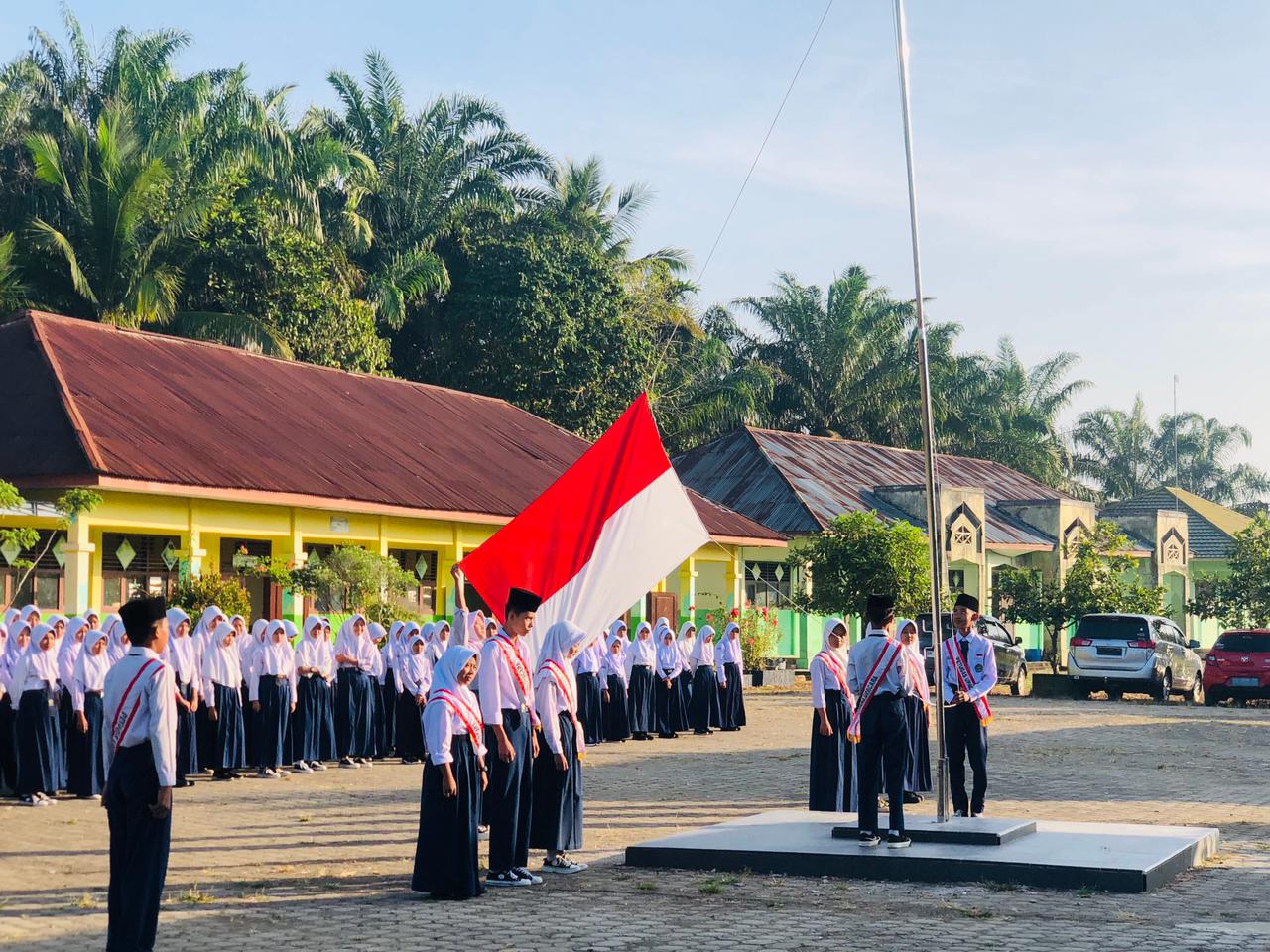 Upacara Bendera di MTs Negeri 2 Muaro Jambi: Tekankan pentingnya semangat kemerdekaan