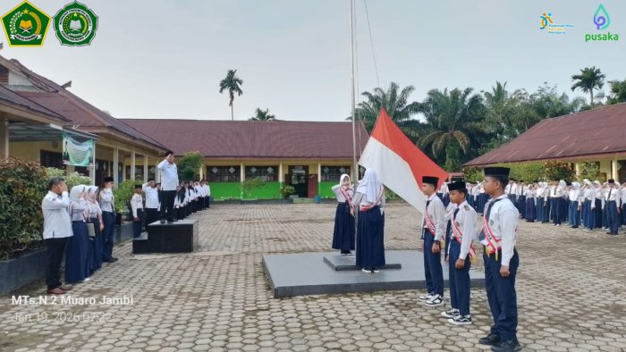 MTsN 2 Muaro Jambi Laksanakan Upacara Bendera Rutin