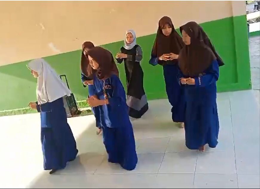 Ekskul Tari MTs Negeri 2 Muaro Jambi: Semangat Berlatih untuk Penampilan Terbaik