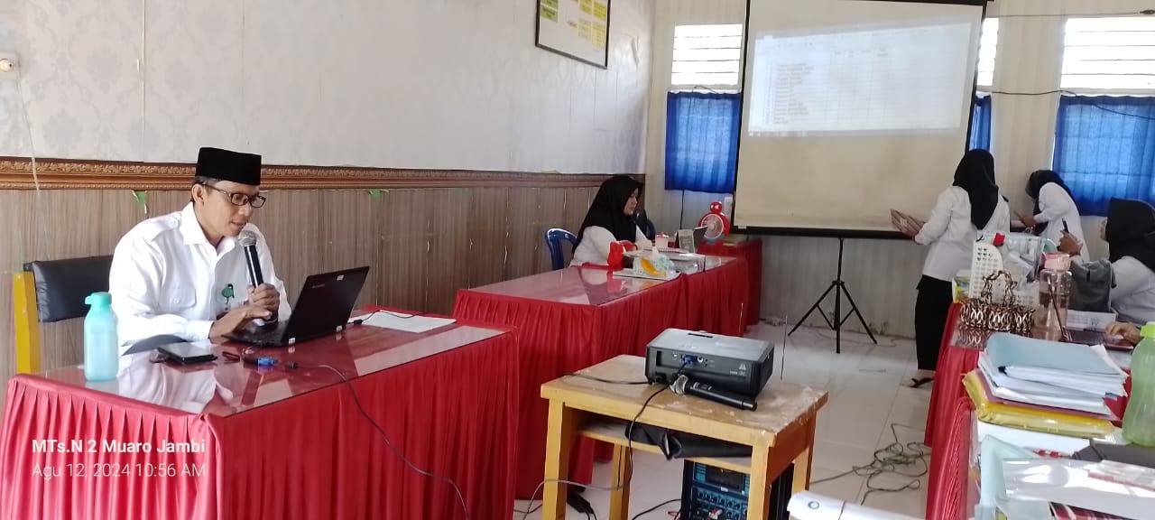 Pengawas Madrasah Lakukan Pembinaan Lanjutan Terkait Implementasi Kurikulum Merdeka di MTs Negeri 2 Muaro Jambi