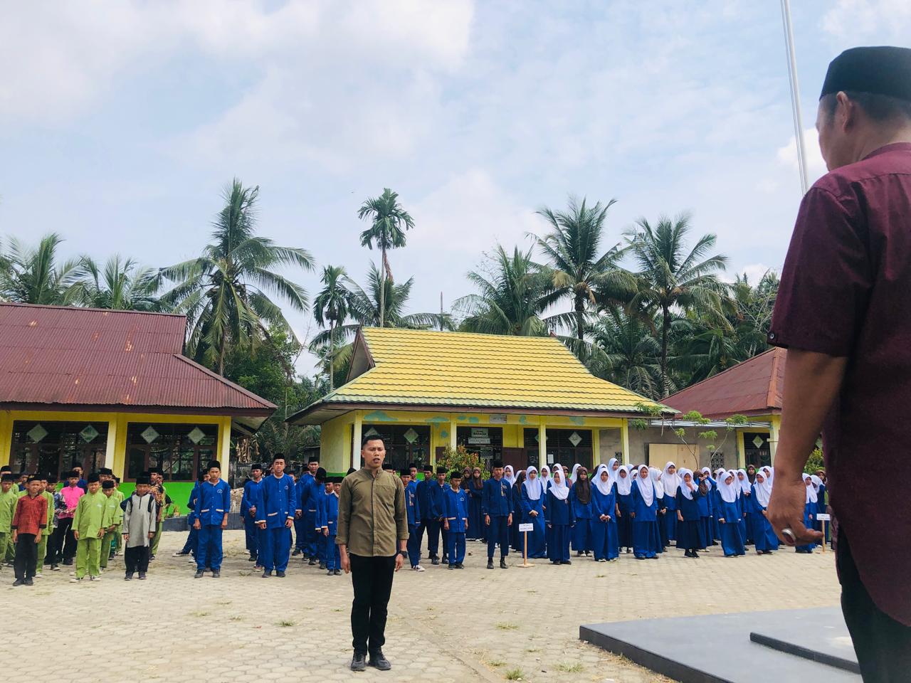 Sambut HUT RI ke-79, MTs Negeri 2 Muaro Jambi Gelar Gladi Persiapan Upacara