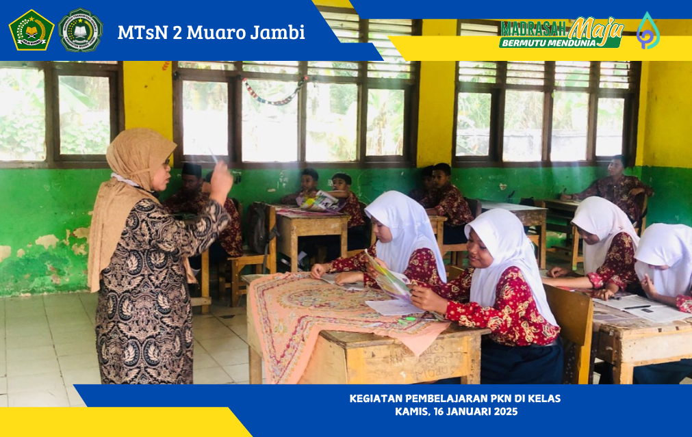 Ibu Sitti Aminah, SH Berikan Pembelajaran Interaktif di Kelas PKN MTsN 2 Muaro Jambi